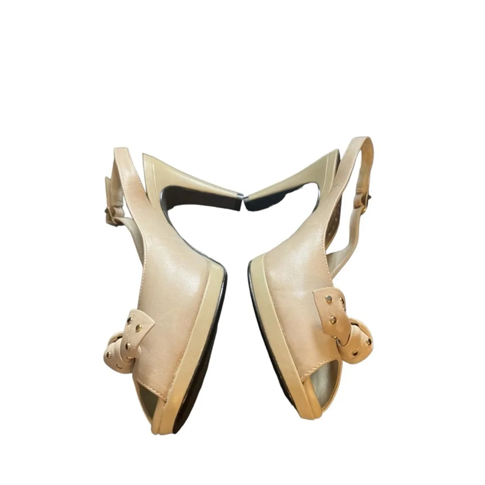 Michelle D Cream Peep Toe Sandals with Bow, Gold Size 6M